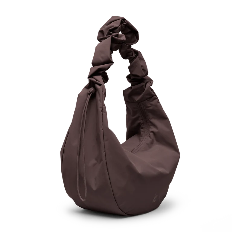BA0301MO-432_MOON_BAG_RUFFLE_sea_lion_still_____02-diagonal_shadow