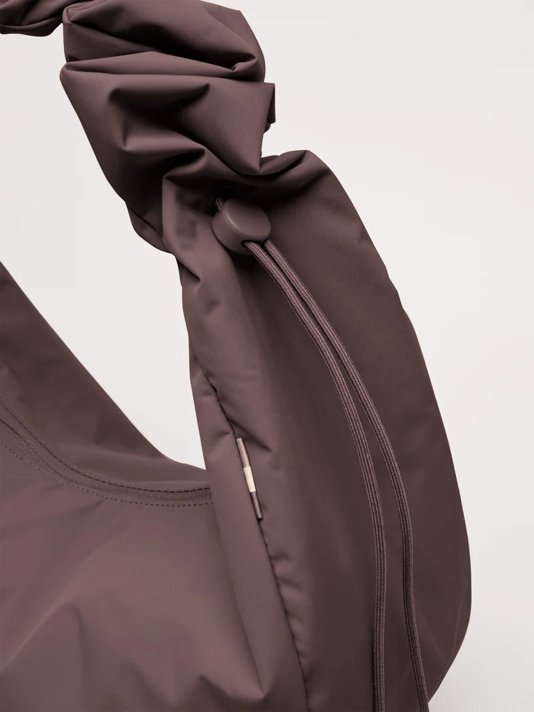 BA0301MO-432_MOON_BAG_RUFFLE_sea_lion_still_____detail
