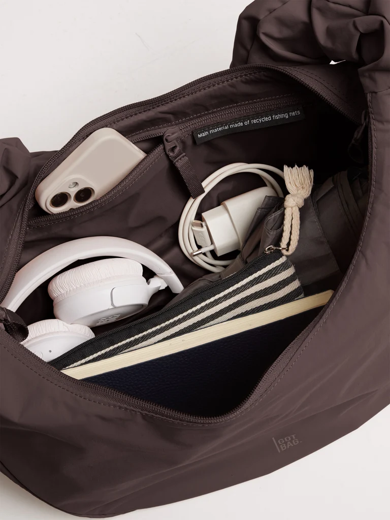 BA0301MO-432_MOON_BAG_RUFFLE_sea_lion_still_____inside_filled