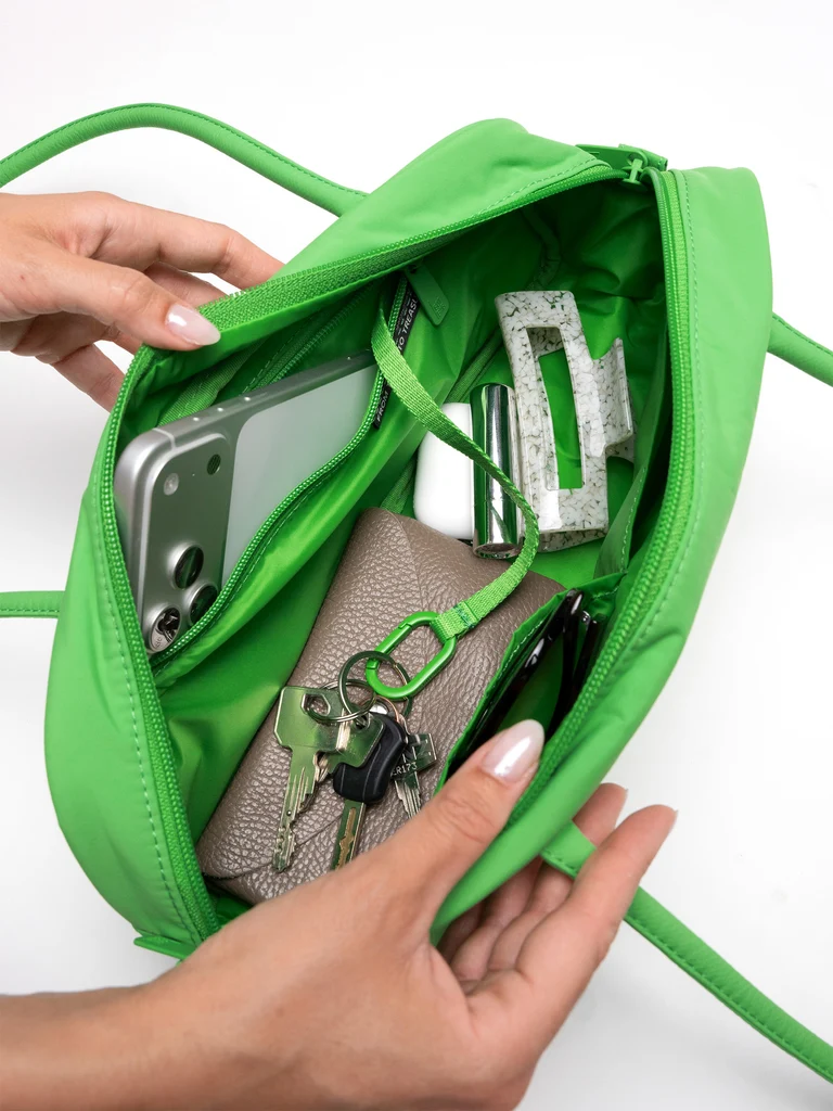 BA0641MO-622_STRIKE_BAG_SMALL_leaf_sheep_still_____inside_filled_07578
